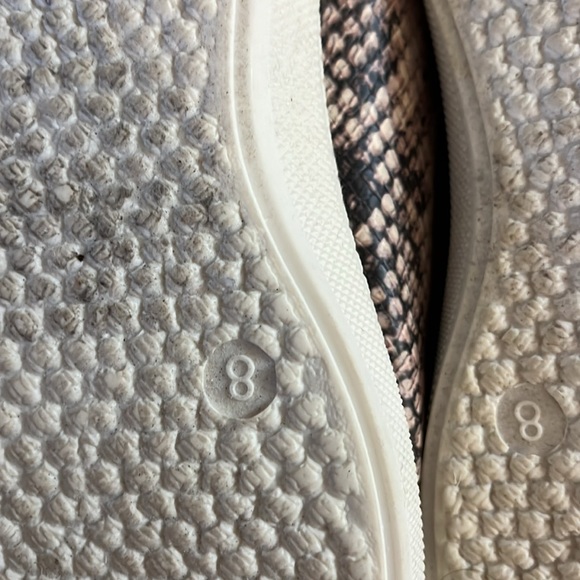 Excellent condition Steve Madden Polaris Reptile Print Sherpa Sneaker - Picture 5 of 5